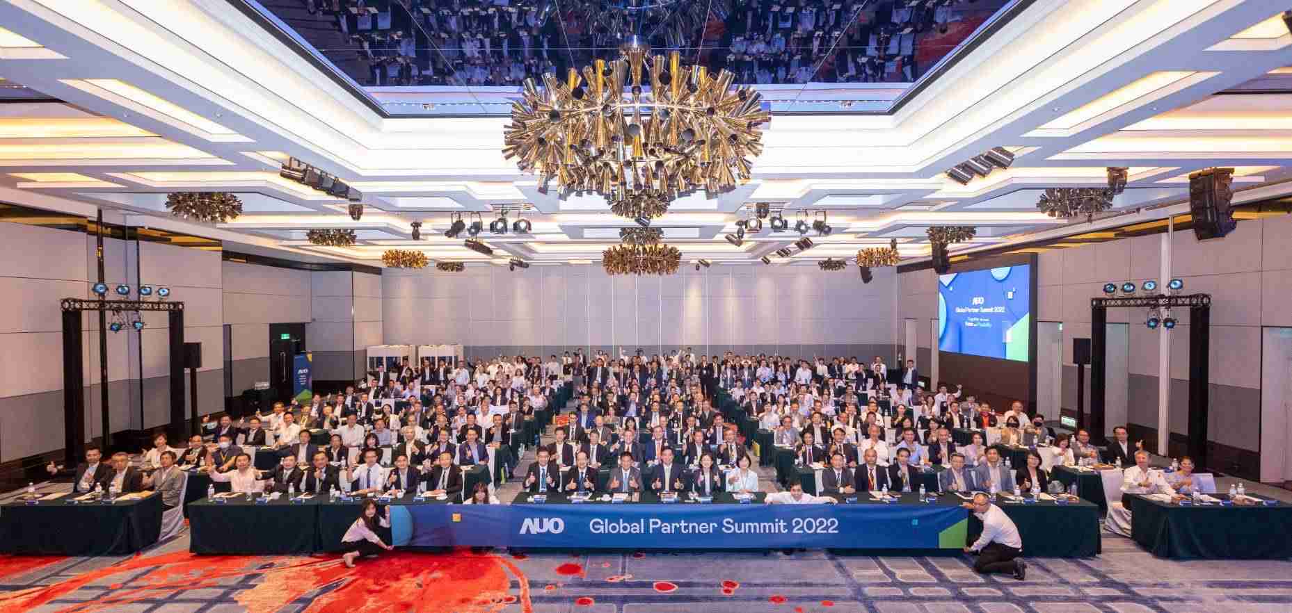 友達推動「安心、、、創新、、、、用心、、同心、、、、盡心」五星職旅，，，，為菲籍員工打造全方位照護，，，首度贏得「人權實踐與發展領袖獎」殊榮