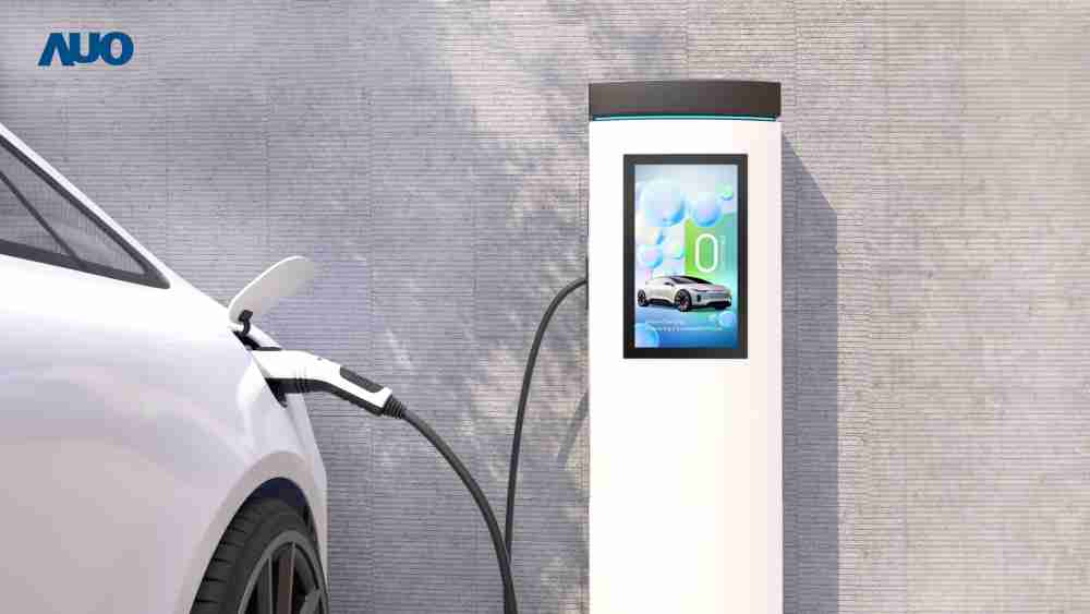 友達〝EVSE車用充電樁解決方案〞專為電動汽車充電樁設計，，具有高亮度、、克服戶外艱難環境的耐溫、、、耐紫外線等特性，，，並搭載散熱性及擴充性強的高效能工業電腦，，，，可實現人機互動訴求，，如資訊顯示、、、、支付等應用